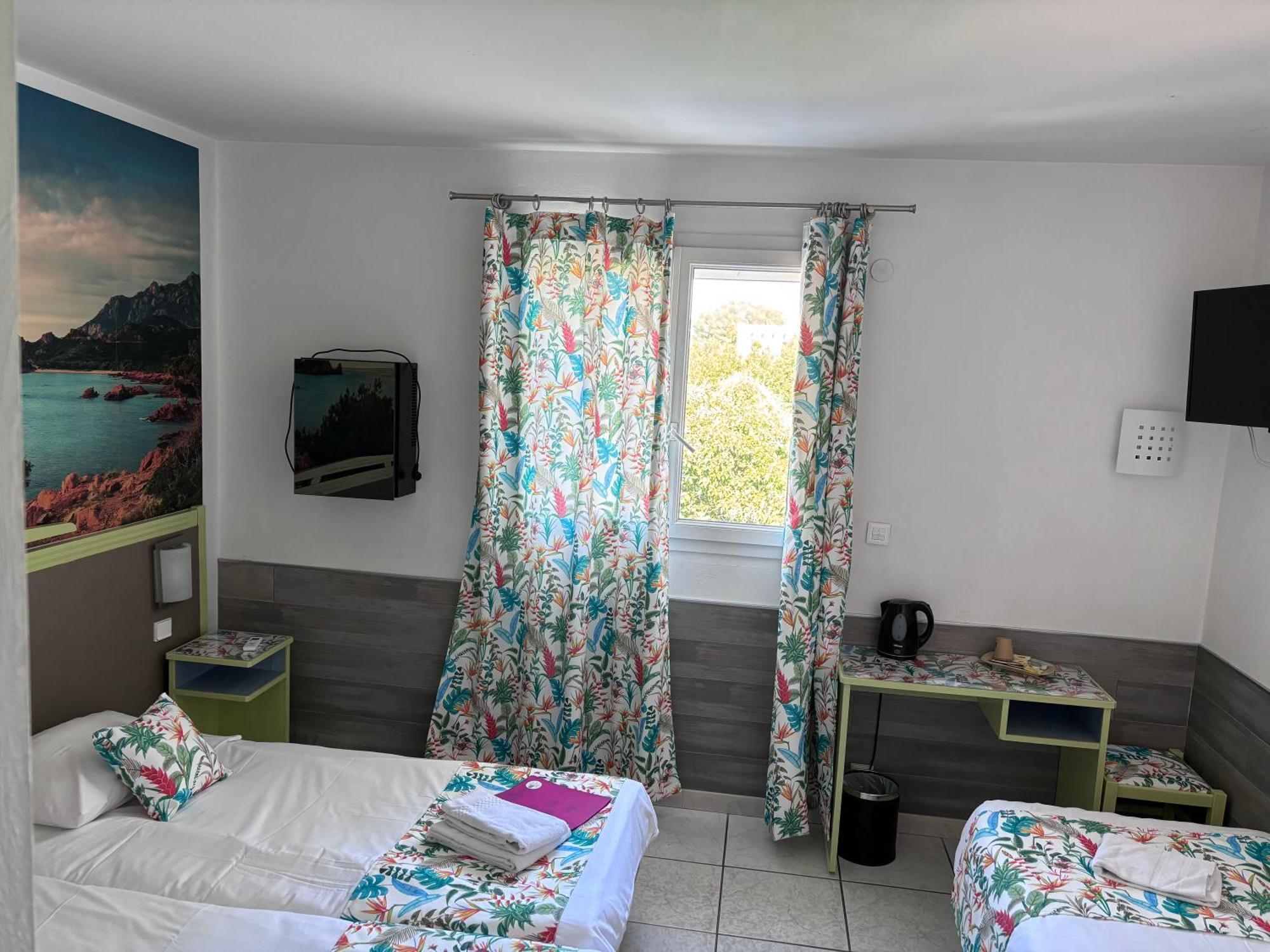 Hotel Restaurant De La Mer Golfe-Juan Bagian luar foto