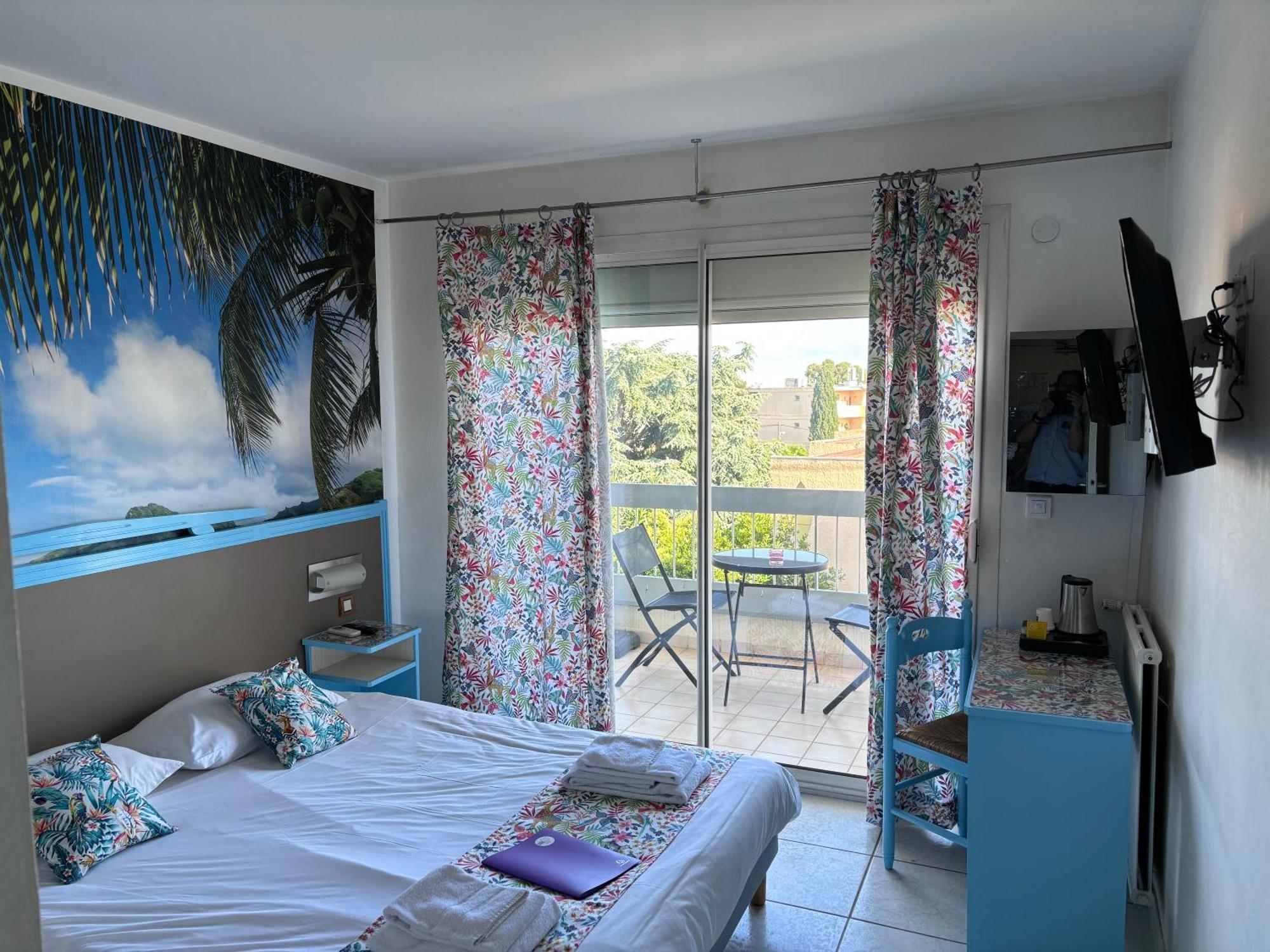 Hotel Restaurant De La Mer Golfe-Juan Bagian luar foto